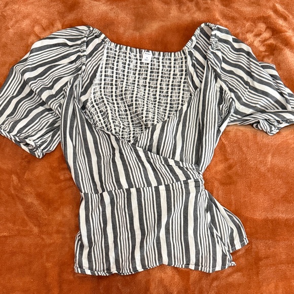 Old Navy Striped Wrap & Tie Top (Size XS) - Picture 4 of 9